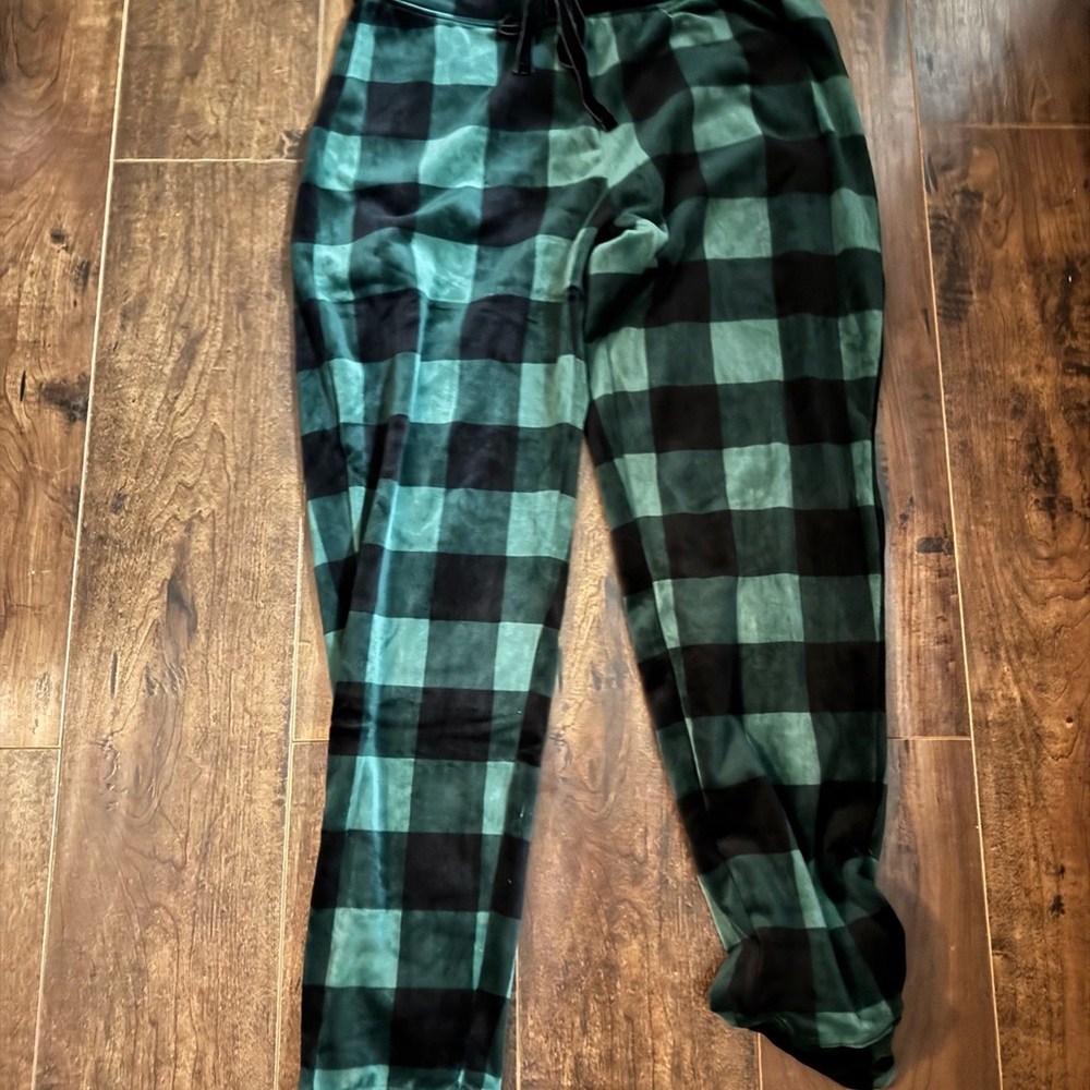 Old Navy Green and Black Plaid Pajama Bottoms